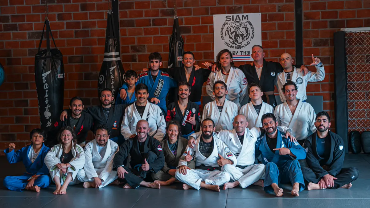 Entrenamiento de Jiu-Jitsu Brasileño en DMA Academy